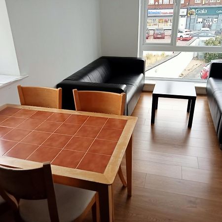 2 Bedroom, 2 Bathroom Apartment Дублин Экстерьер фото
